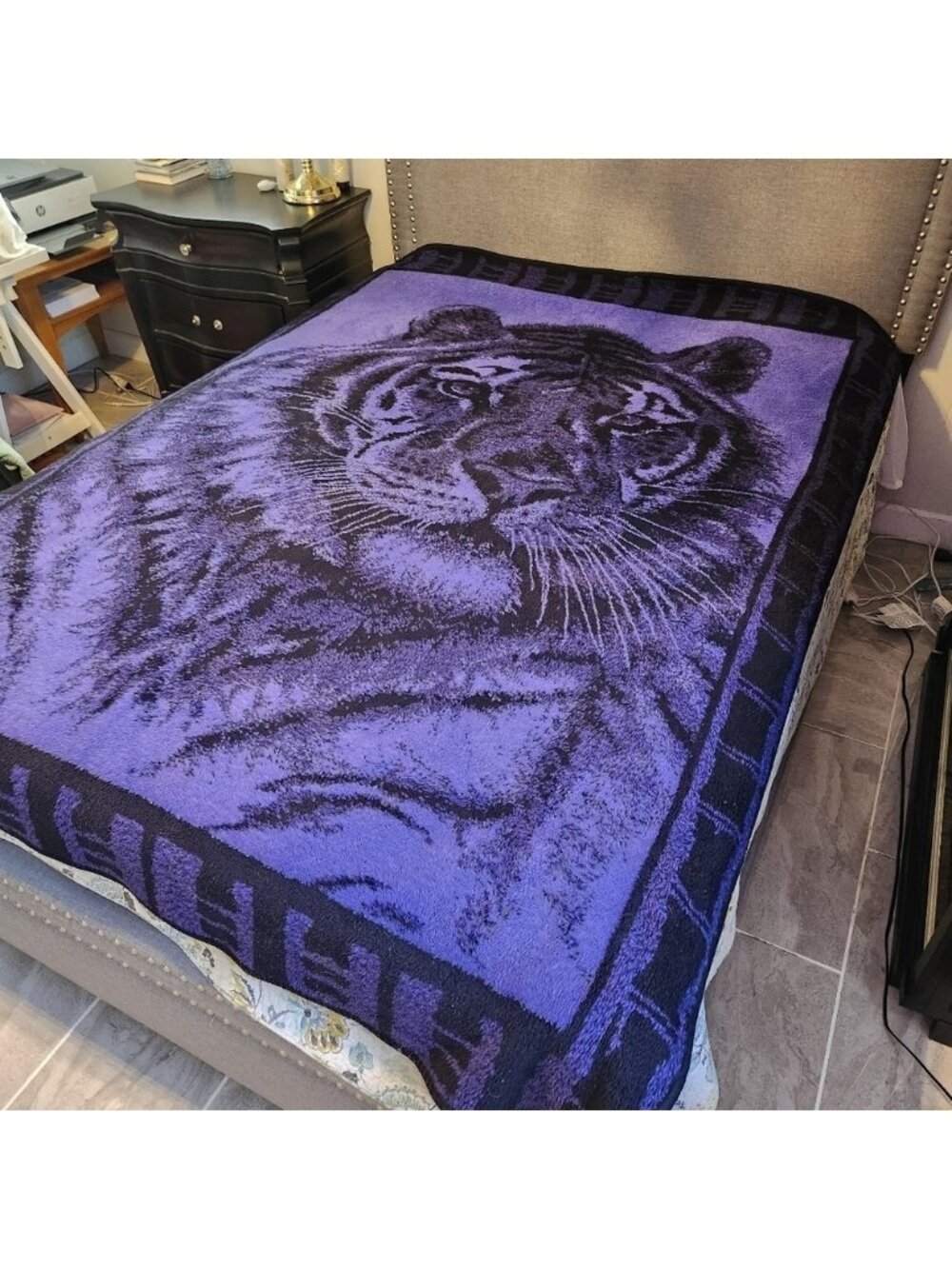 Plush Tiger Purple Black Reversible Blanket Double Size Vintage 1990s man cave - Picture 3 of 7